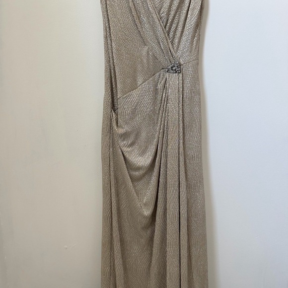Lauren Ralph Lauren Evening Metallic Gold Ruched Gown Brooch Dress 4 - Picture 5 of 12